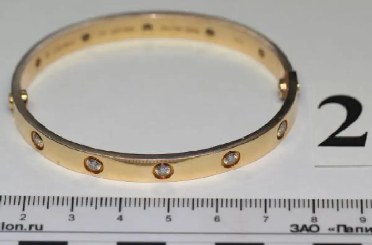 Казахстанец пытался вывезти незадекларированные ювелирные изделия из Стамбула