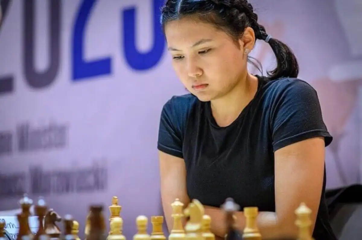 Президент Казахстана поздравил Бибисару Асаубаеву