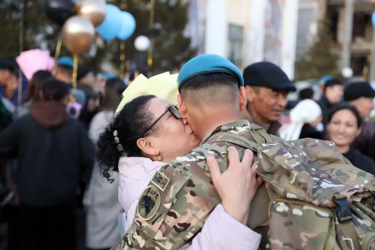 27 десантников  вернулись в Астану после срочной службы