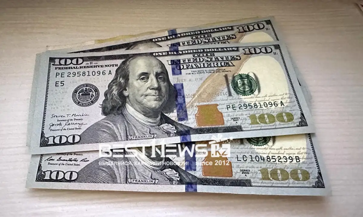 Доллар приблизился на торгах к 446 тенге