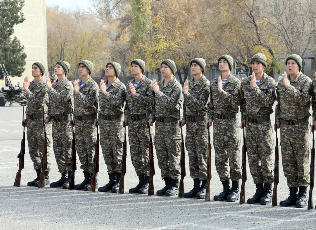 В Десантно-штурмовых войсках Казахстана показали обучение молодых призывников