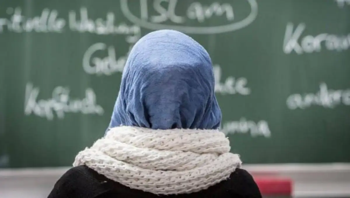 В Казахстане нет учениц, пропускающих школу из-за хиджаба – министр