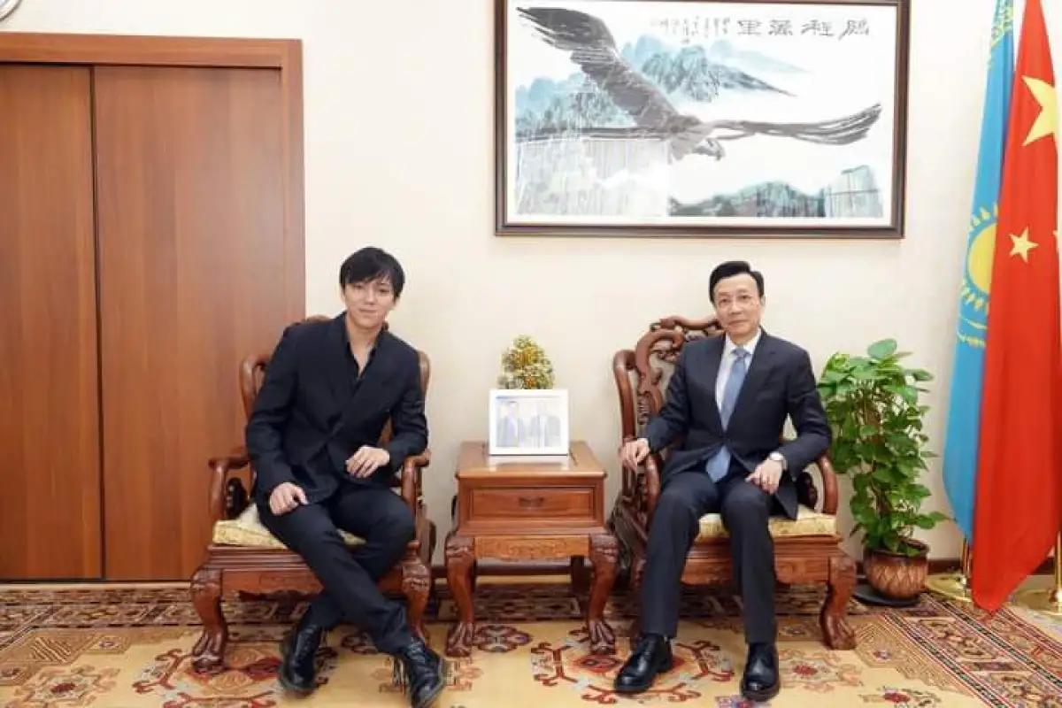 Димаш немного рассказал о жизни в Китае и получил приглашение на Олимпиаду