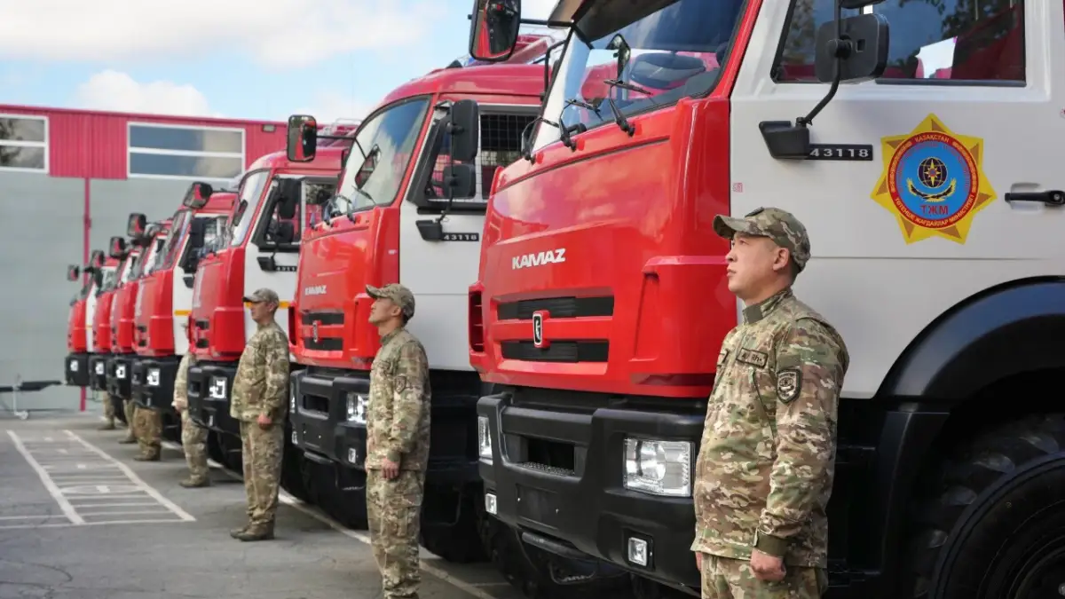 Пожарные в Костанае получили новую технику и обмундирование