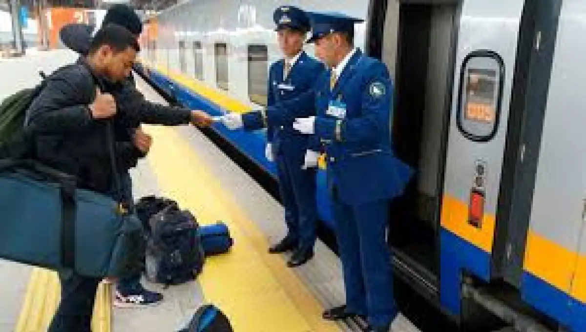 Устали от карантина: казахстанцы раскупили билеты за две недели до запуска поездо