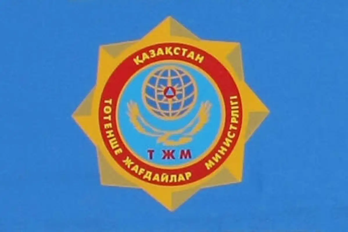 В Алматы тушат пожар на складе по повышенному рангу вызова