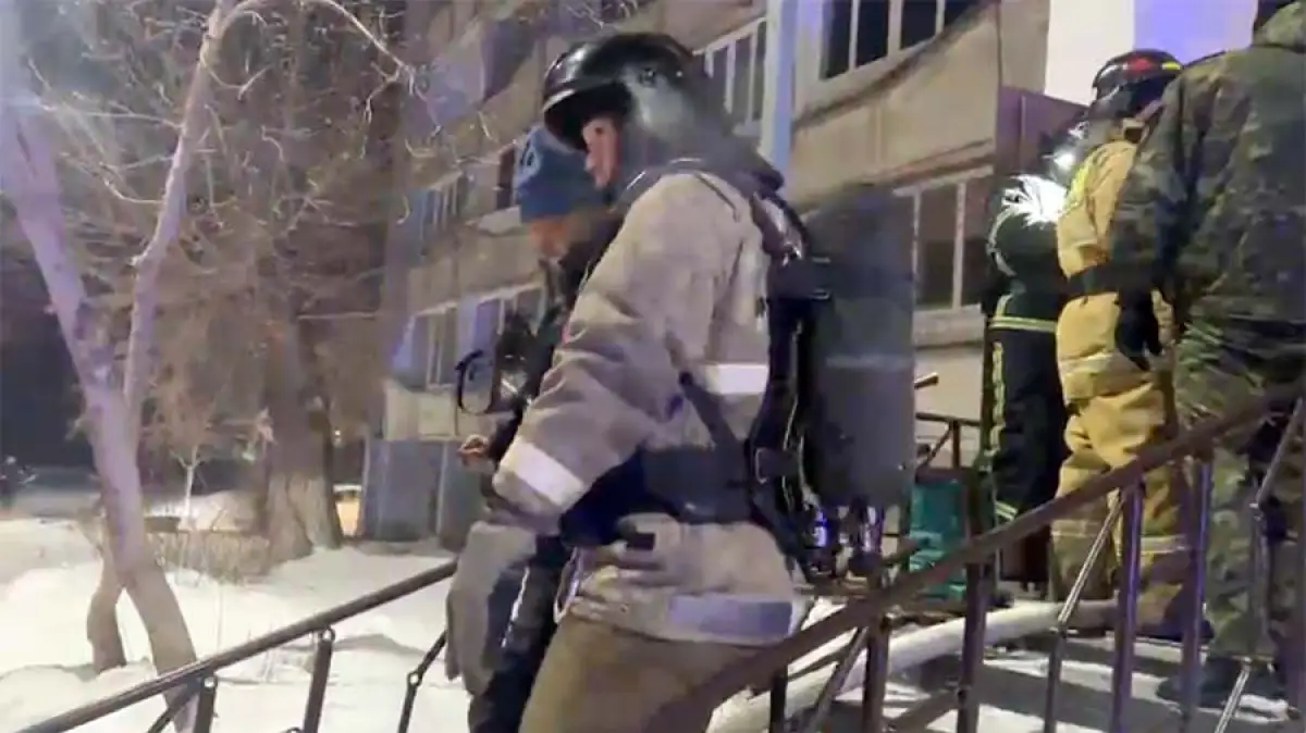 После взрыва в квартире в Караганде обнаружены тела троих людей