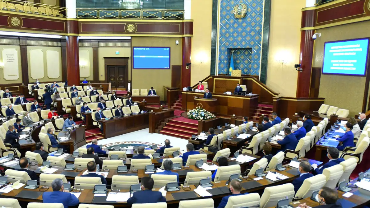 «Через одного»: как рассадили депутатов и министров в Парламенте