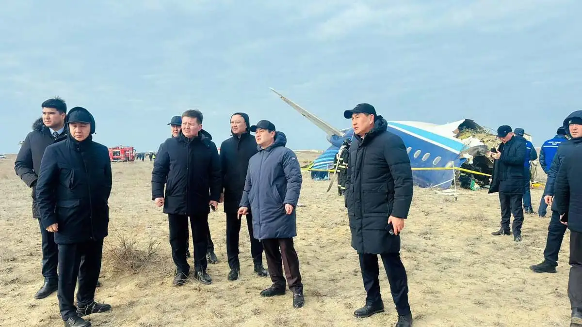 Азербайджан направил в Актау комиссию для расследования причин крушения самолета