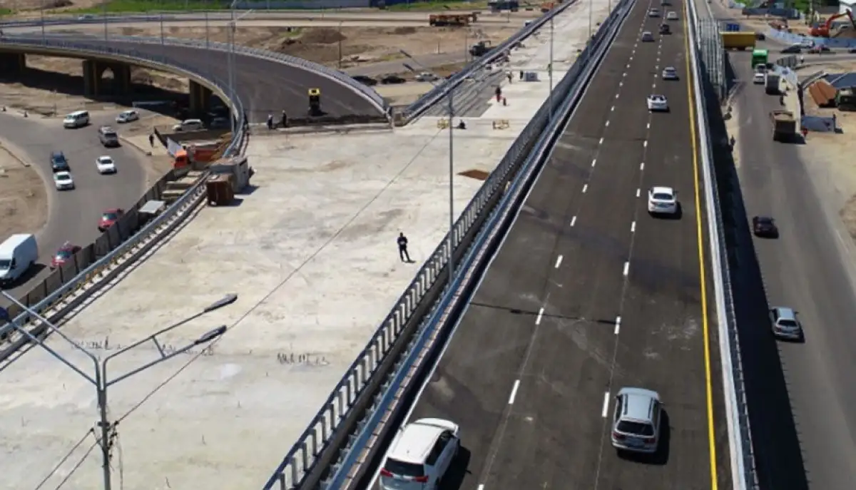 Аким Алматы рассказал о ситуации с ремонтом проспекта Абая