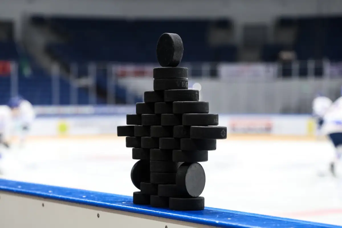 Хоккеисты «Хумо» вылетели в Усть-Каменогорск