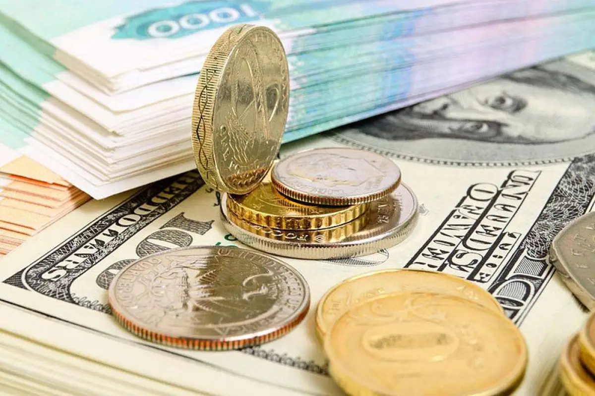 На торгах KASE доллар подошел к отметке 458 тенге          