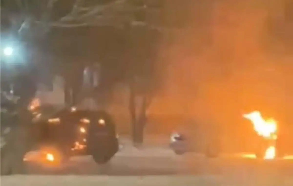 В Семее нетрезвый пенсионер поджег автомобили полицейских