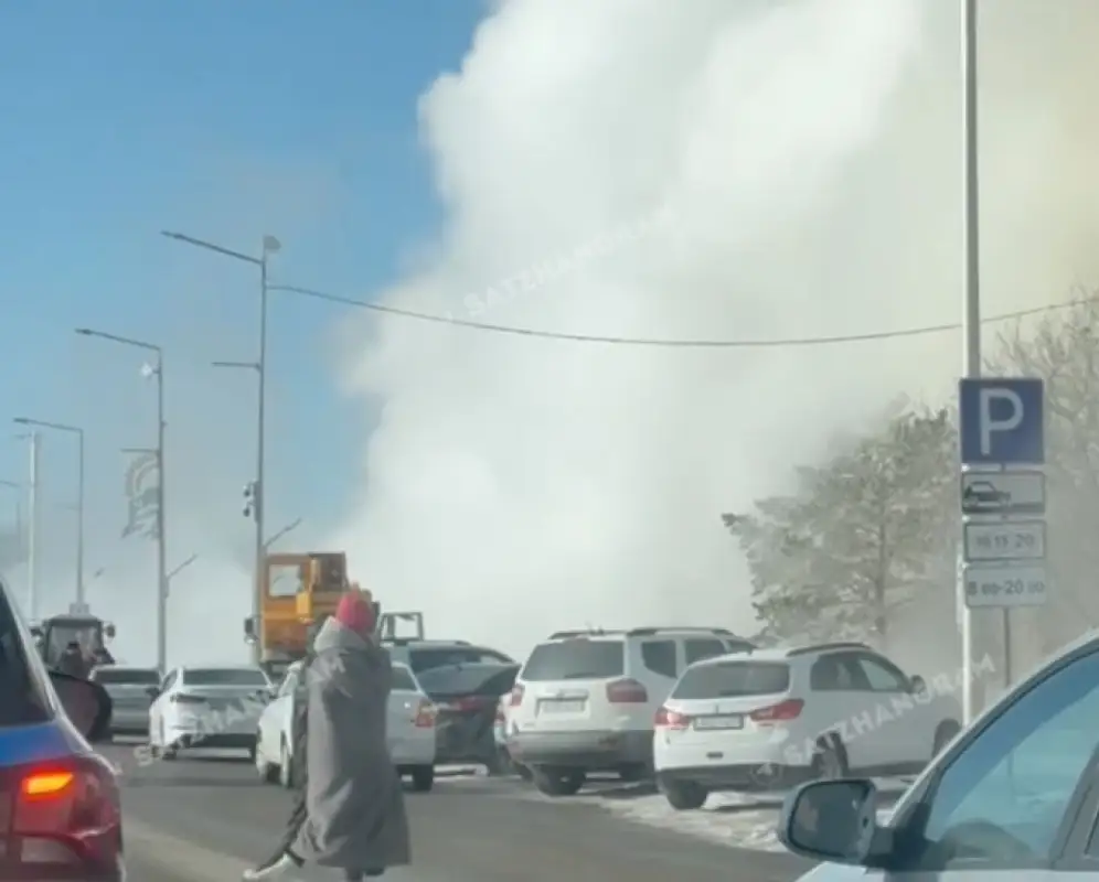 По Ташенова в Астане возникли дефекты на сетях, возникли облака пара