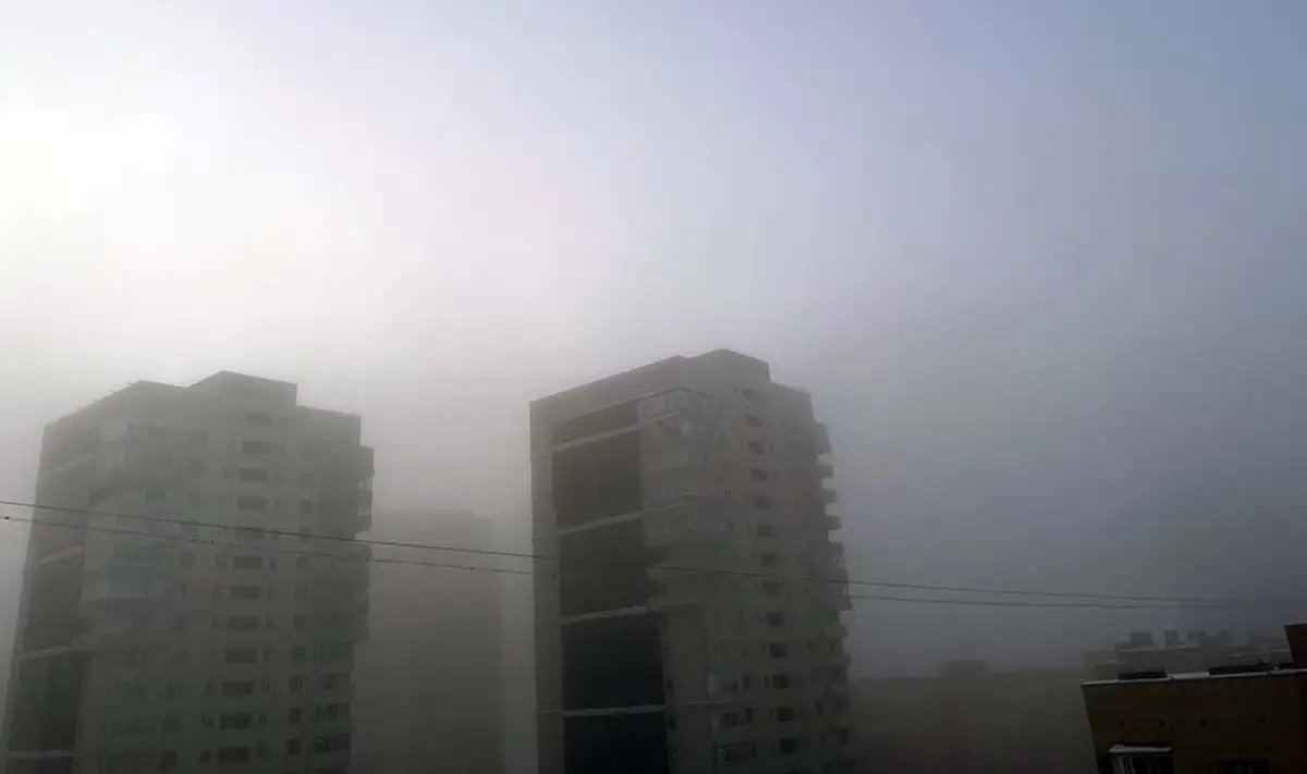 В Нур-Султан густой туман, плохая видимость на дорогах