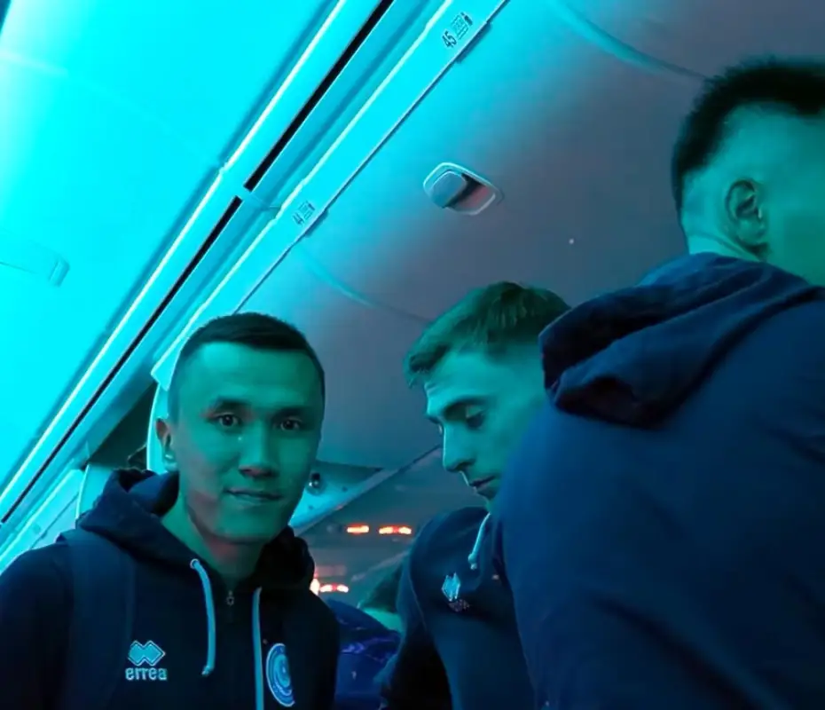 Сборная Казахстана вылетела в Дубай перед матчем с Грецией