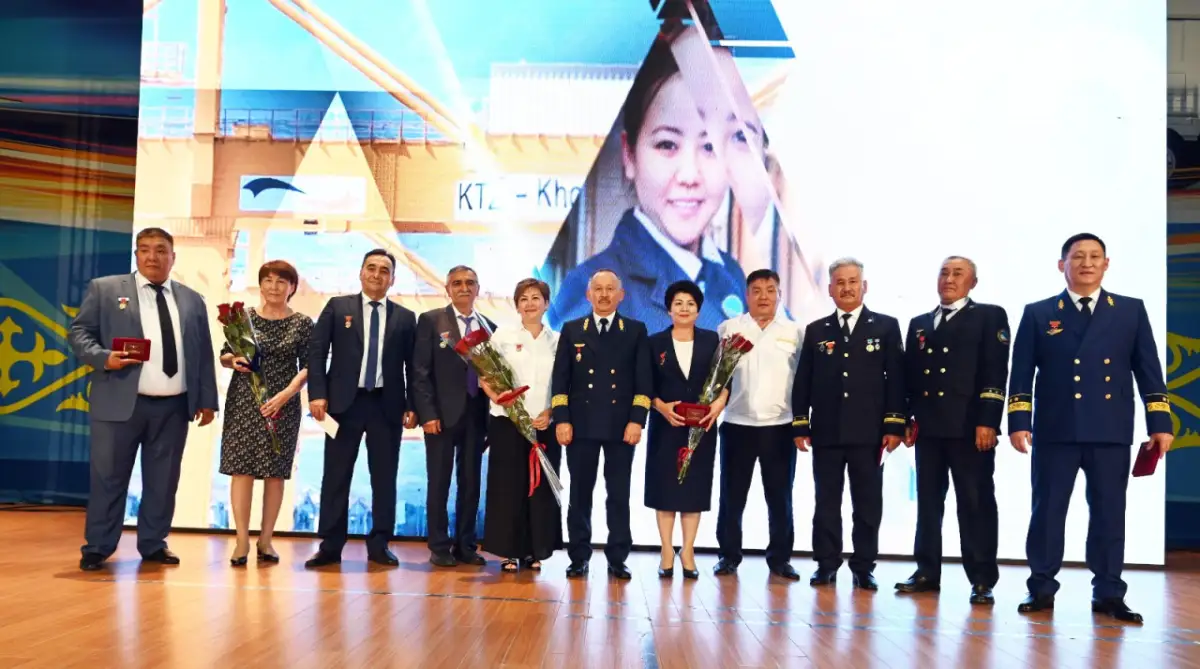 Награждены свыше 1200 работников АО «НК «ҚТЖ» по случаю профессионального праздника