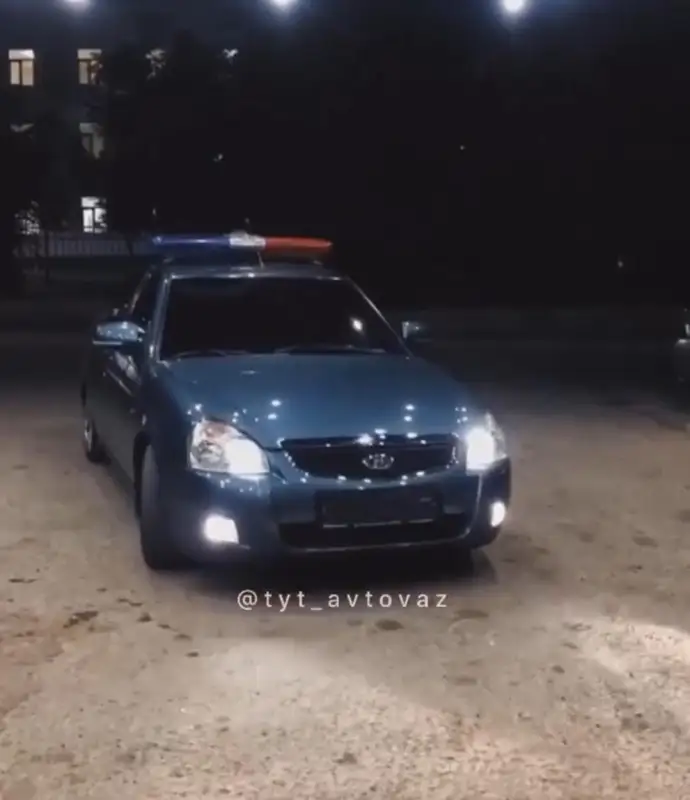 Житель Шымкента разъезжал на Lada c полицейской мигалкой и без госномера