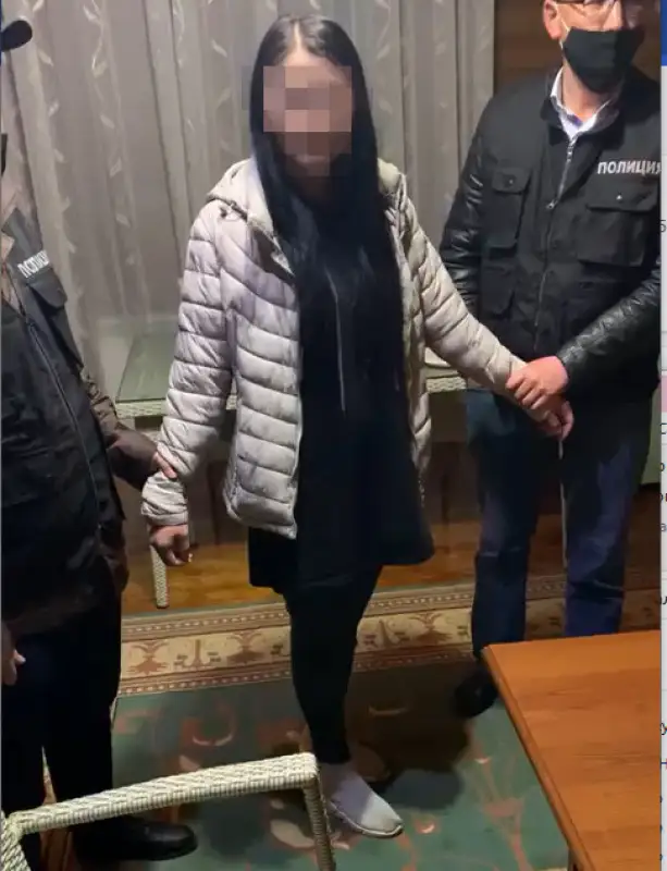 В Сайраме сводница продавала студентку для интим-услуг