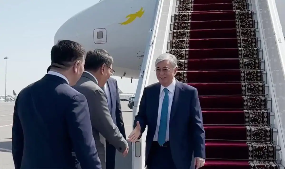 Токаев прилетел в Алматы на встречу с главой МИД Кореи