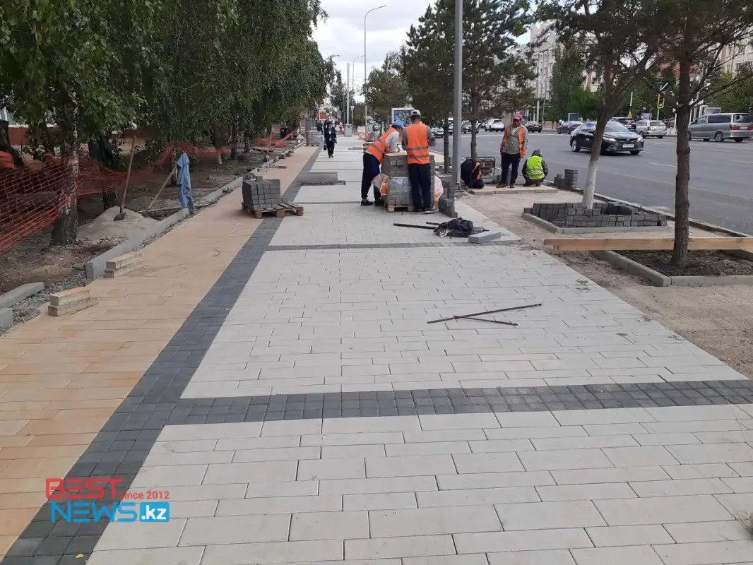 В Нур-Султане меняют брусчастку по пр-ту Республики