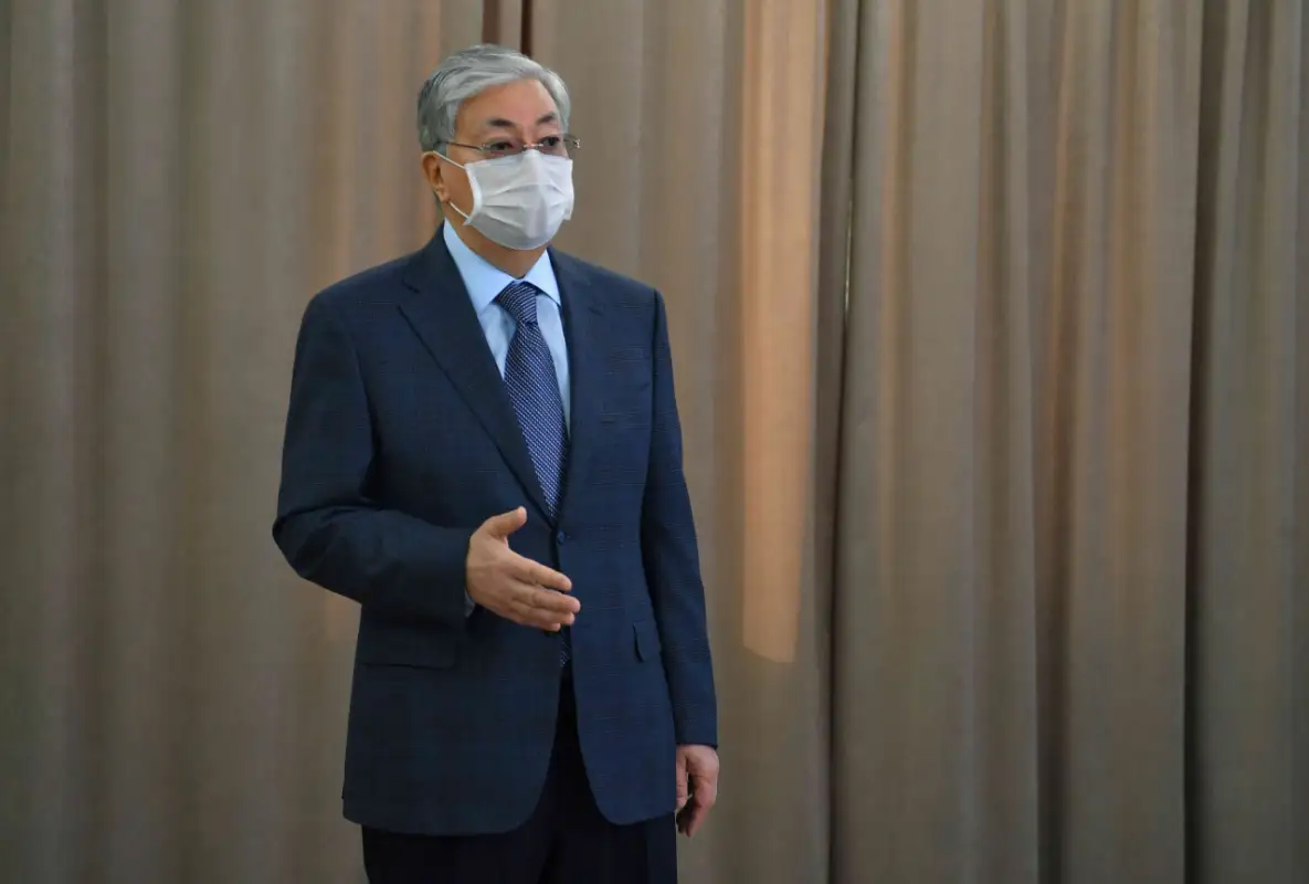 Президент Казахстана поручил обепечить население масками