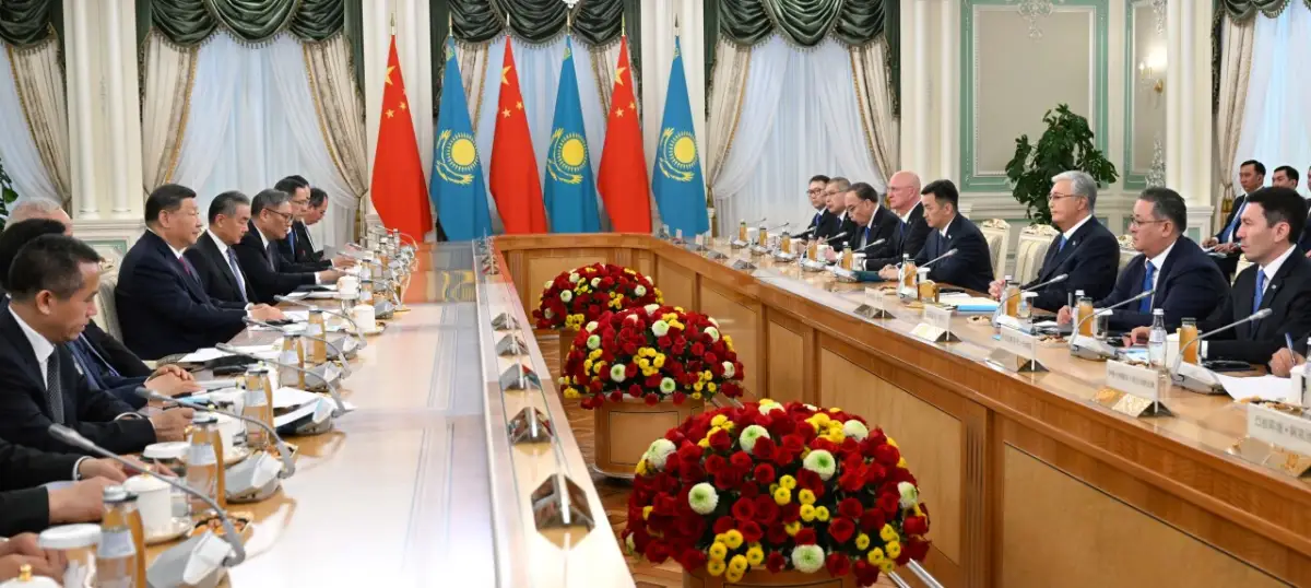 Глава государства провел переговоры с Председателем КНР