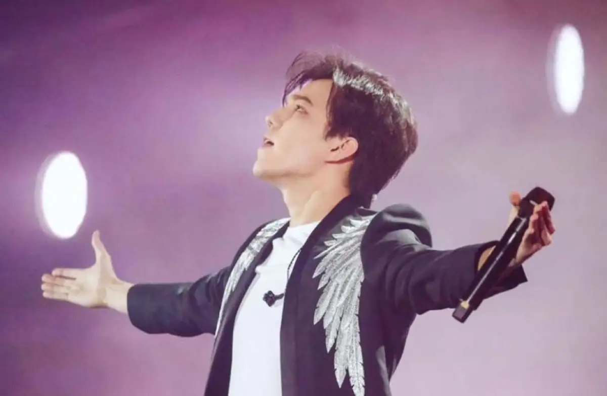 Перед каждым концертом Димаш выполняет этот ритуал – видео