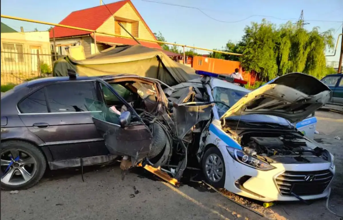 Уголовное дело по ДТП с гибелью полицейских на блокпосту передано в МВД Казахстана