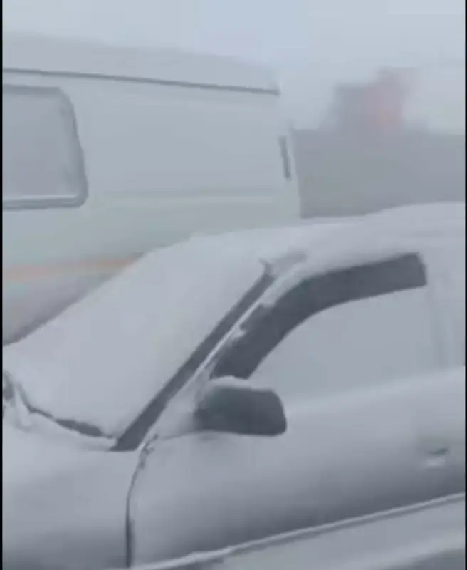 На трассе Нур-Султан-Темиртау в ДТП попали 15 автомобилей