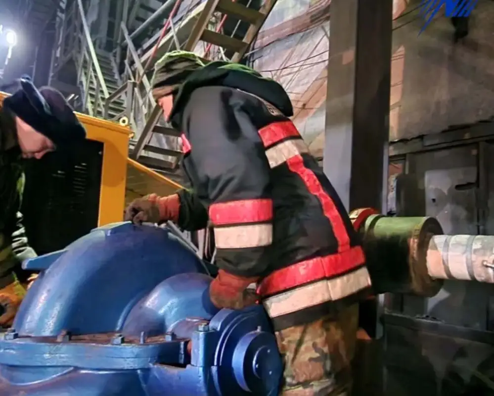 На ТЭЦ Экибастуза повреждение, затопило насосную в цехе