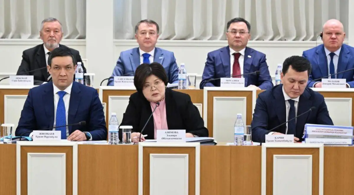 Названы СМИ для публикации текста проекта новой Конституции 