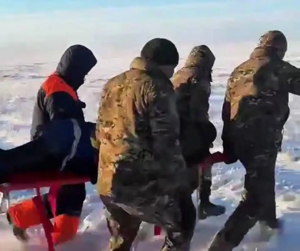 Авиаотряд МЧС спас пропавших рыбаков в Улытау