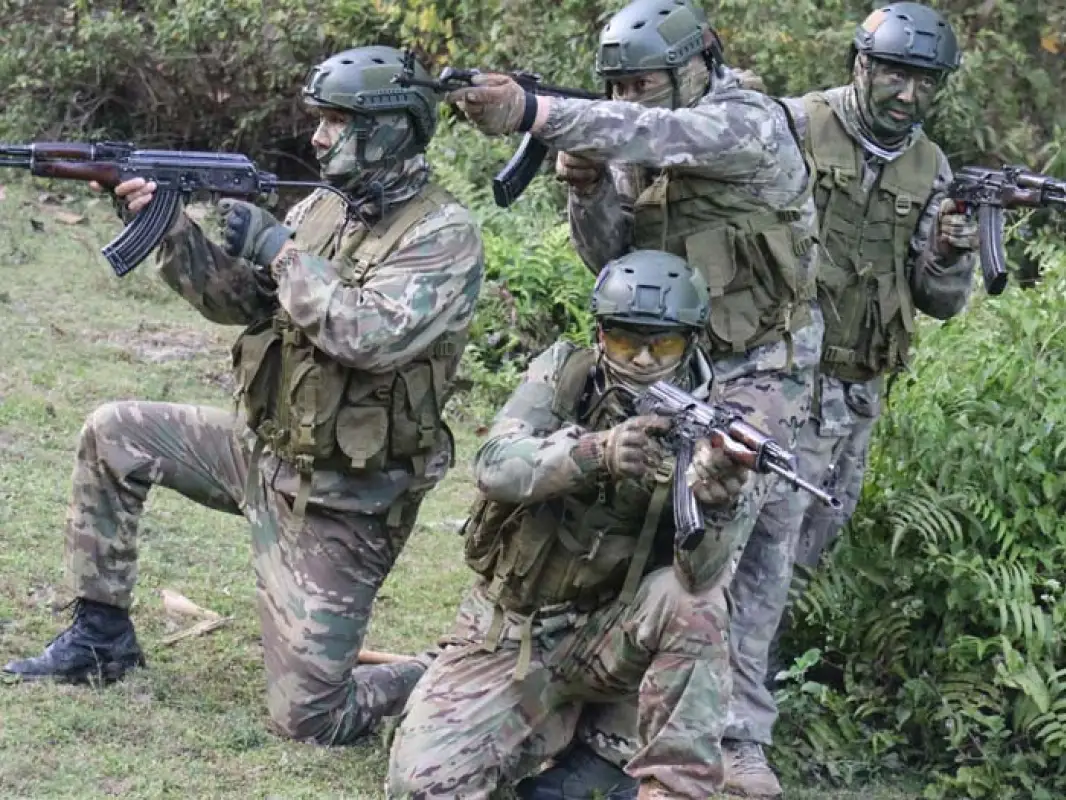 Десантники рассказали, чем питались во время курса выживания в джунглях