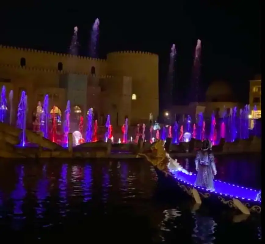 Туркестан: в "Керуен сарай" показали фонтаны и лодки на воде