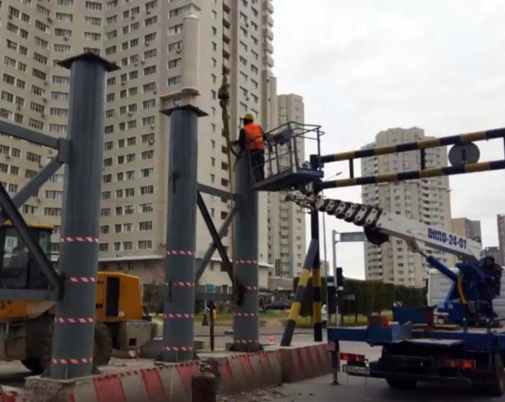 В Астане открывают проспект после установки балок LRT