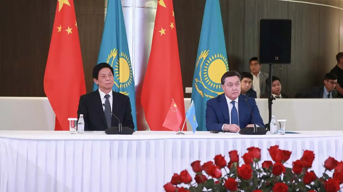 Премьер-Министр РК Аскар Мамин принял участие в презентации МФЦА главе китайского парламента Ли Чжаньшу