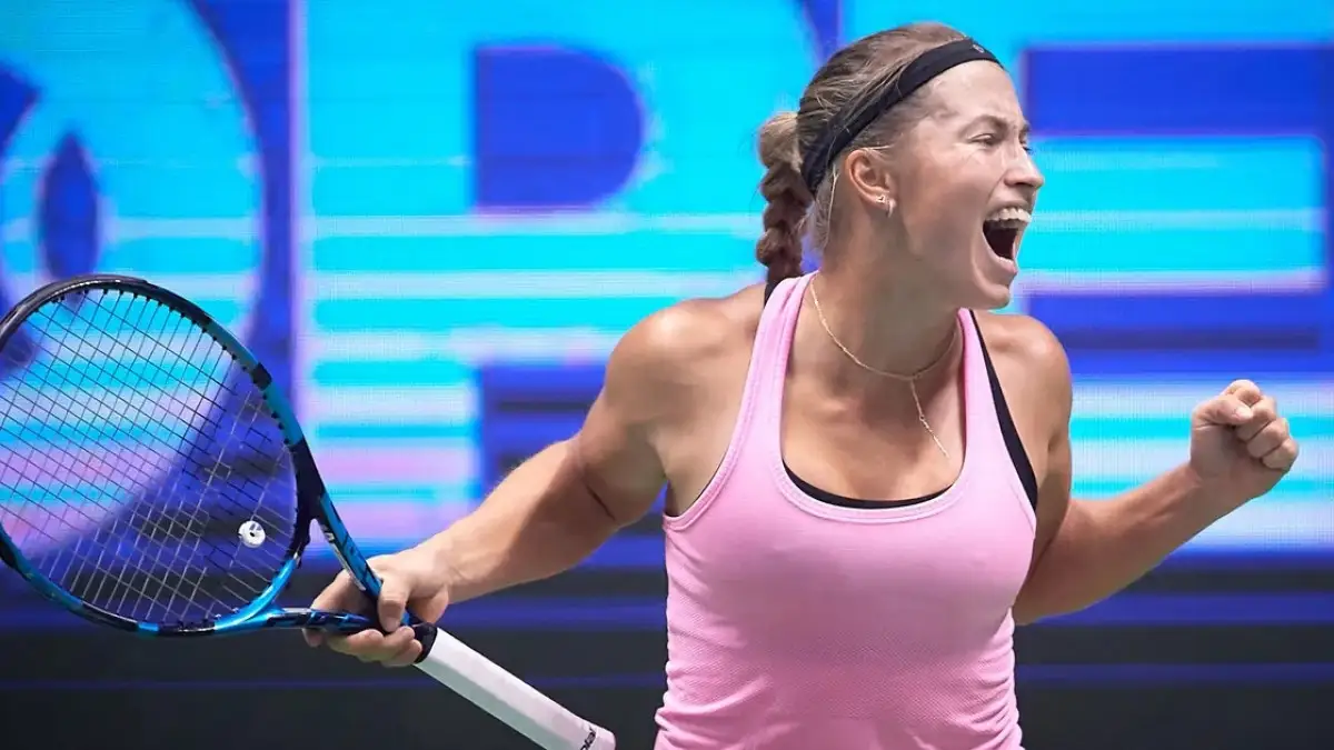 Путинцева и Недовесов с победы стартовали на турнире в Истбурне