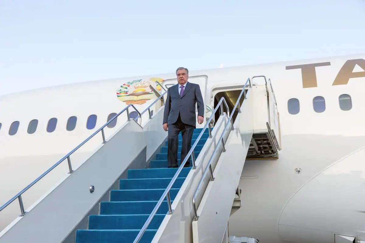 Президент Таджикистана Эмомали Рахмон прибыл в Казахстан