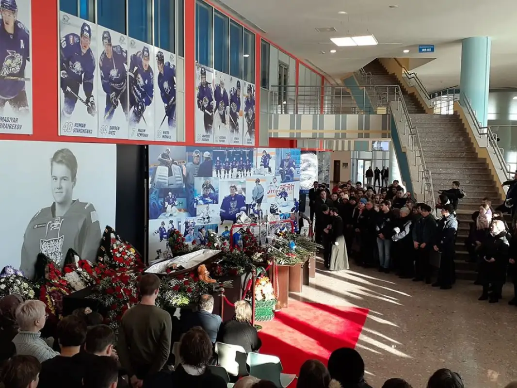 На "Барыс- Арена" прошла панихида по вратарю ХК "Снежные барсы" Вилену Прокофьеву