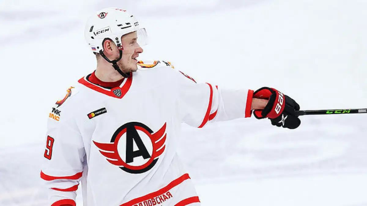 Барыс сделал заявление по российскому хоккеисту