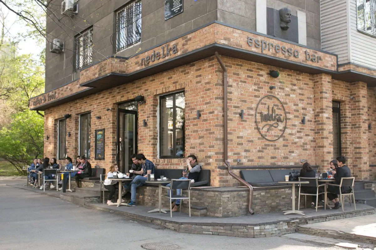 В Алматы откроют театры, продлили работу кафе и прачечных