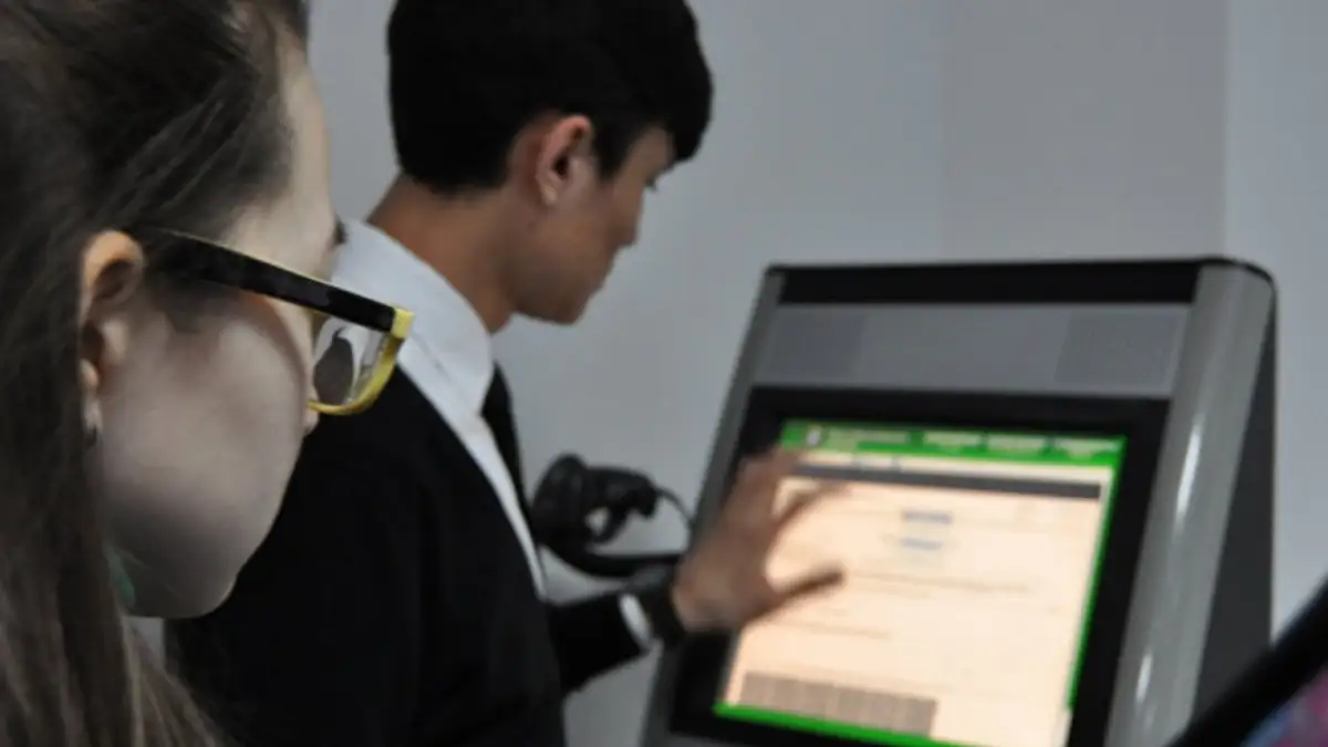 «Бегать должны данные, не люди»: Токаев поручил забыть о бумажных справках