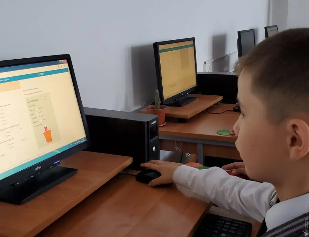 Минздрав Казахстана предлагает сохранить дистанционные уроки в школах