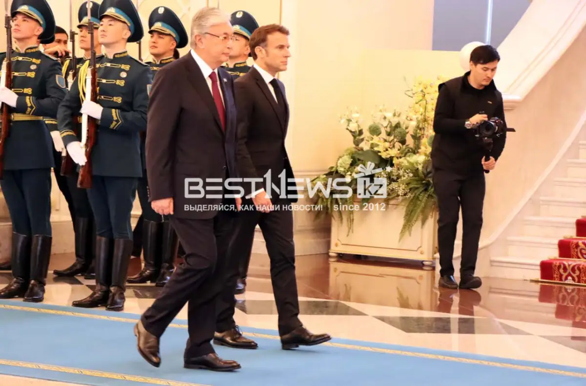 Президент Франции прибыл в Акорду