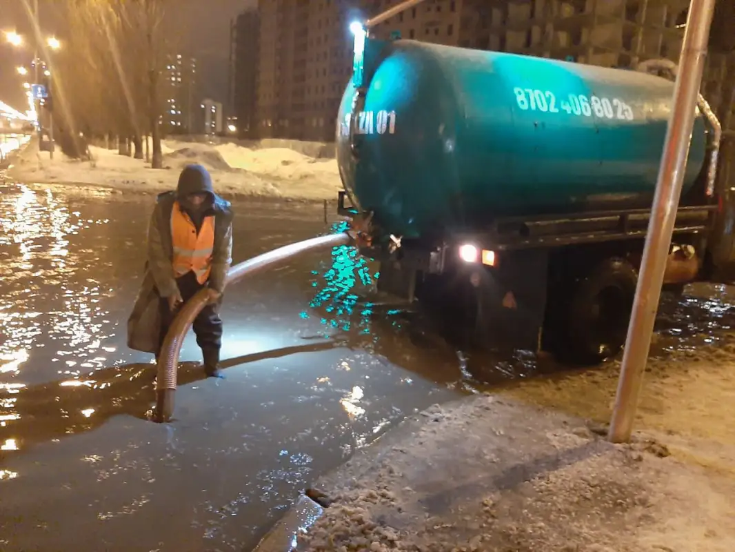 Аким Нур-Султана пообещал выплатить премии коммунальщикам за ударную работу