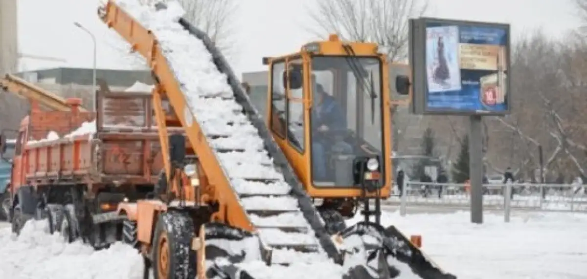 За ночь в Астане снег вывезли на 2700 грузовиках - акимат