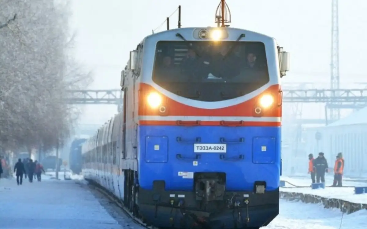 «Чуть подождать надо»: глава МИИР РК о жалобах казахстанцев на задержку поездов