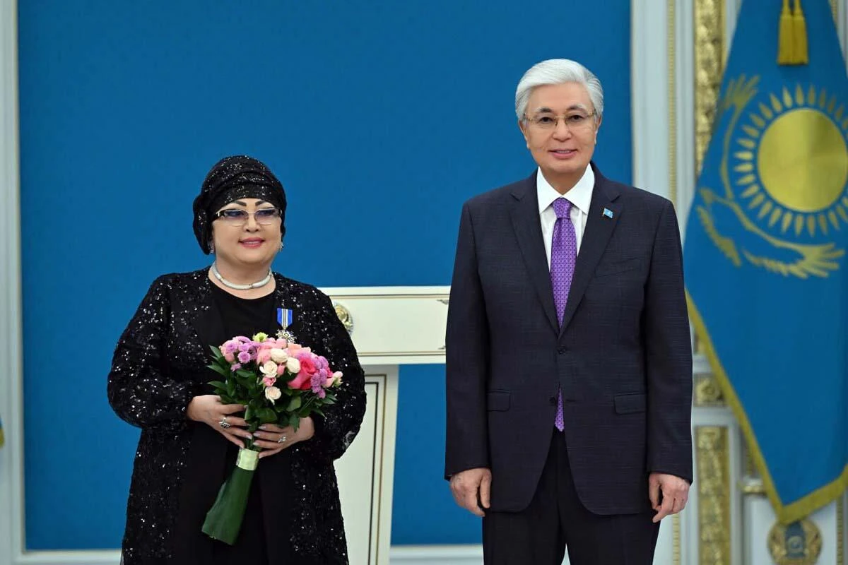 Певица Макпал Жунусова награждена орденом «Барыс» II степени