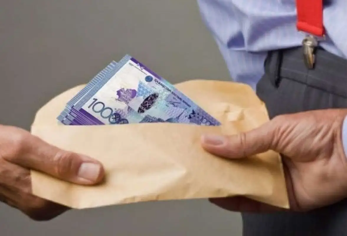 В Казахстане предложили увольнять чиновников за расхождения в их доходах и расходах